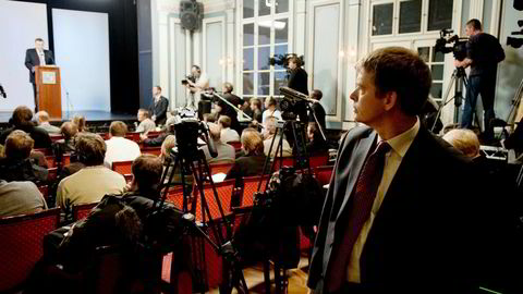 Bjørn Richard Johansen ble hentet inn for å sette krisestab på Statsministerens kontor. Statsminister Geir Haarde på talerstolen.