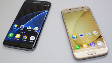 Samsung Galaxy S7 Edge (sort) og Samsung Galaxy S7 (gull). Foto: