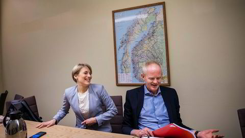 Finanspolitisk talskvinne Kari Elisabeth Kaski og energipolitisk talsmann Lars Haltbrekken fra SV på Stortinget foreslår offentlig eierskap til minst to tredjedeler av norsk vindkraft.