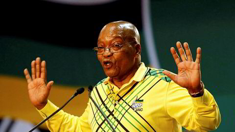 Det brenner et blått lys for Sør-Afrikas skandaliserte president Jacob Zuma.