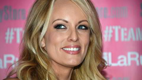 Pornoskuespillerinne Stormy Daniels har skrevet bok om hennes forhold til Donald Trump.