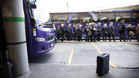 Mange måtte ta buss istedenfor tog denne uken på grunn av togstreik. Foto: Ida von Hanno Bast