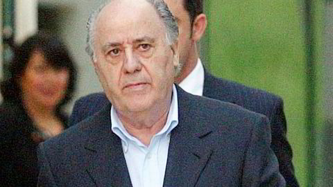 Amancio Ortega i 2004 på en av fabrikkene til Inditex. Nå er han verdens rikeste.