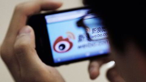 PÅ BØRS. Over 500 millioner kinesere er registrert som brukere av Weibo. Nå skal lynmeldingstjenesten børsnoteres i New York. 
                  Foto: Carlos Barrio, Reuters/NTB Scanpix