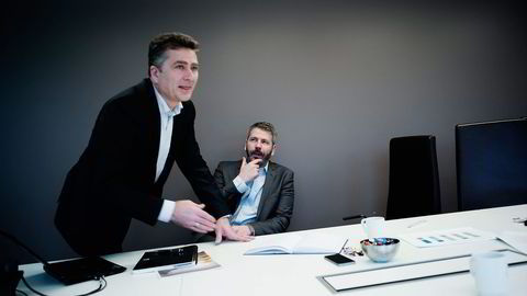 Kjell Stenersen (til venstre) og Espen Norheim i revisjonsfirmaet Ernst & Youngs kontorer på Forus. Foto: Tommy Ellingsen