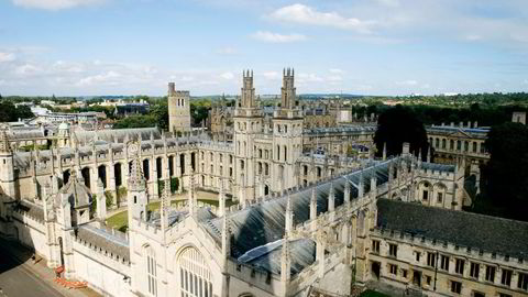 En grad på lavere nivå ved Universitetet i Oxford koster 9000 pund i året for studenter fra EU-land. Nordmenn og andre utenfor EU må betale 15-22.000 pund i skolepenger. Nå kan EU-rabatten ryke. Foto: Istock