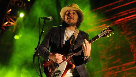 Jeff Tweedy og Wilco er det største navnet som kommer til Norwegian Wood. ​Foto: Paulo Duarte/AP/NTB Scanpix