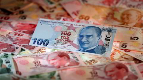 Tyrkiske lira har stupt i verdi de siste månedene. Investorene er i ferd med å miste fullstendig troen på sentralbanken.