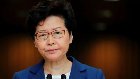 Hongkongs leder utelukker ikke lenger at hun vil be Kina gripe inn hvis de omfattende demonstrasjonene fortsetter.