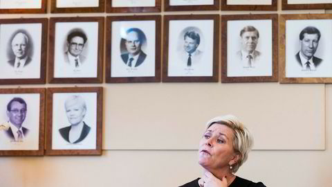 Ja eller nei til formuesskatt? De som er for å fjerne hele eller deler av formuesskatten, har mange argumenter, men de har problemer med å vise empirisk at skatten er skadelig, skriver artikkelforfatterne. Her finansminister Siv Jensen.