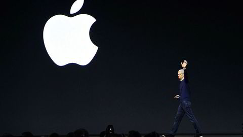 Apple-konsernsjef Tim Cook opplevde at Iphone-inntektene falt med 15 prosent i fjerde kvartal av 2018. Men Apple Music opplever vekst.