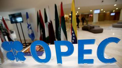 Oljekartellet Opec holder møte 30. november. Det er knyttet stor spenning til om de vil komme frem til en avtale om produksjonskutt. Foto: Reuters/Ramzi Boudina