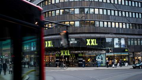 XXL-aksjen har halvert seg i år. Her er sportskjedens butikk i Oslo sentrum.