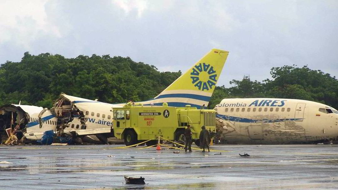 Boeing-fly delt i tre av lynnedslag under landing | DN