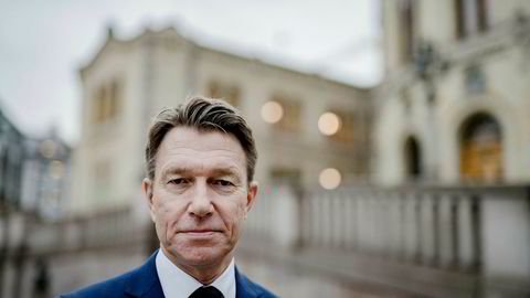 Næringspolitisk talsmann Terje Aasland i Arbeiderpartiet er blitt bekymret for nye regler for skattlegging av flybonus, mens partiet hans støttet endringen i juni.