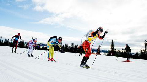 Tetgruppen under Birkebeinerrennet i 2016. Nå står Petter Eliassens (i tet) lag uten sponsor og legges ned. Også John Kristian Dahls lag må jakte ny hovedsponsor. Foto: NTB Scanpix