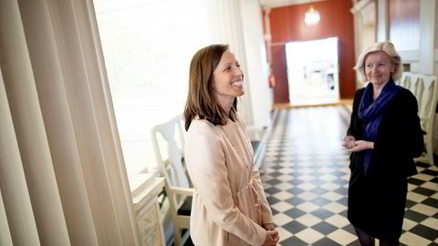 Adena Friedman (til venstre) var sist uke i Oslo for å møte blant annet børsdirektør Bente Landsnes. Nå forsøker hun å overbevise eiere av Oslo Børs om å velge hennes side.