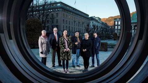 En jury ledet av Thorstein Selvik har kåret historiens beste one-hit wonders. Her er deler av juryen fotografert i Bergen sentrum. Fra venstre: Eli Skjerping, Thorstein Selvik, Iselin Eide, Magne Fonn Hafskor, Marita Andresen og Audun Hasti.