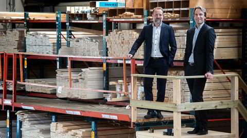 Fra før eier Ferd-selskapet Mestergruppen kjeden XL-bygg i Norge, men nå kommer de også inn som største eier av XL-bygg i Sverige. Her er kategoridirektør Tore Aasen (til venstre) og strategidirektør Håkon G. Kristiansen på byggevarehuset på Vøyenenga i Bærum.