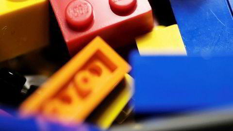 Lego vil finne et nytt og mindre miljøfiendtlig alternativ til plasten i legoklossene.
