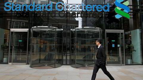 Standard Chartered må slanke staben og hente inn fem milliarder dollar i ny kapital.