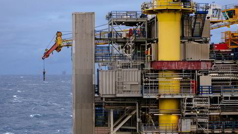 Industri Energi frykter at oljearbeiderne ikke tør å stille krav til arbeidsgiverne nå som det er så dårlige tider i bransjen. Illustrasjonsfoto: Kristian Helgesen/