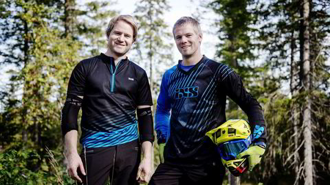Jonas Strømquist og Jørgen Strømquist, er brødre, sivilingenører og har begge mistetjobben i oljebransjen. De har allerede laget sitt eget firma for å selge terrengsykler. Foto: Fartein Rudjord