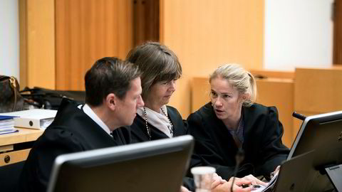Fredag la Økokrim ned påstand om fengselsstraff for de fire tiltalte i Funcom-saken. Fra venstre politiadvokat Lars-Kaspar Andersen, statsadvokat Aud Slettemoen og politiadvokat Giske Wiede Jean-Hansen.