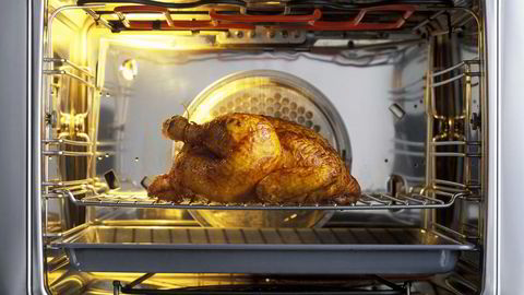 Skinnende ren ovn til jul? Renholdseksperter gir deg de beste rådene. Foto: Bon Appetit