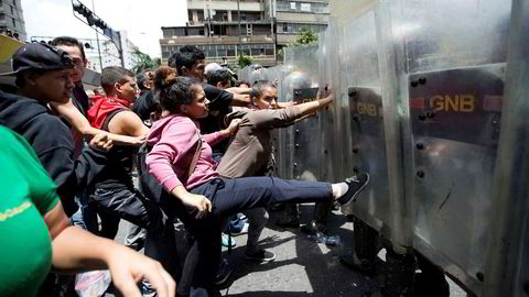 Skyhøy inflasjon og matmangel bidrar til uro og demonstrasjoner i Venezuela.