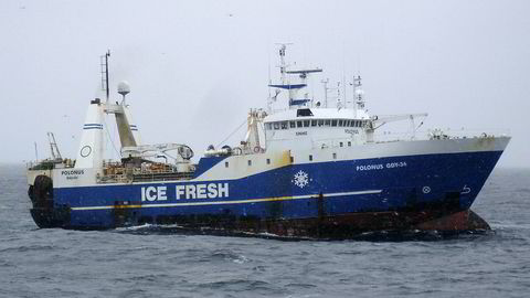 I 2007 ble en polske tråleren «Polonus» oppbrakt av Kystvakten under fiske i Fiskevernsonen rundt Svalbard. Vinteren 2017 ble det latviske fartøyet Senator arrestert av norske myndigheter etter å ha fanget krabbe utenfor Svalbard – med lisens fra EU.