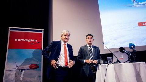 Største eier Bjørn Kjos (fra venstre) og midlertidig toppsjef Geir Karlsen i Norwegian går mot et avgjørende møte mandag for å få långiverne til å godta en økonomisk redningsplan.