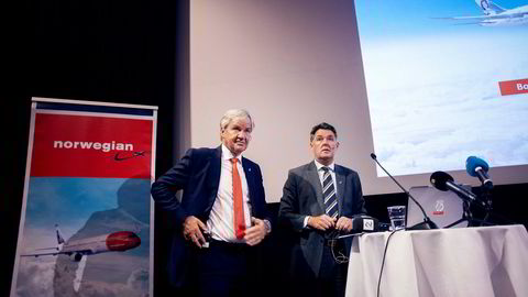 Største eier Bjørn Kjos (fra venstre) og midlertidig toppsjef Geir Karlsen i Norwegian går mot et avgjørende møte mandag for å få långiverne til å godta en økonomisk redningsplan.