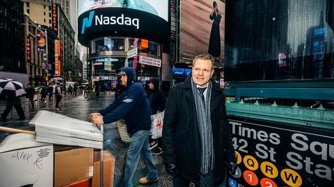 Sjefstrateg Leif-Rune Rein i Nordea Wealth Management har vært i møter med noen av verdens største banker i USA. De leter med lys og lykte etter ting som kan gå galt. Her utenfor Nasdaq-børsen i New York.