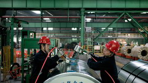 Det er stor overkapasitet i mange industrier i Kina, blant annet stålindustrien. Bildet er fra en stårfabrikk i Hebie-provinsen. Foto: Fred Dufour/AFP photo/NTB scanpix