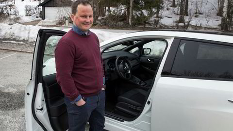 Knut Arne Marcussen, informasjonssjef i Nissan Norge, med den nye generasjonen Leaf som allerede nå er Norges mest solgte bil.