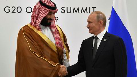 Russlands president Vladimir Putin (til høyre) vil selge våpen til Saudi Arabias kronprins Mohammed bin Salman. Her under et møte i Japan i sommer.