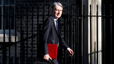 Finansminister Philip Hammond åpner opp for ny splid i regjeringen med å åpne for en ny folkeavstemning.