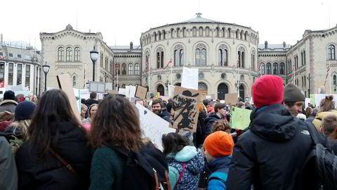 Studenter sliter med klimaangst. Bildet er fra skolestreiken for klima i mars foran Stortinget.