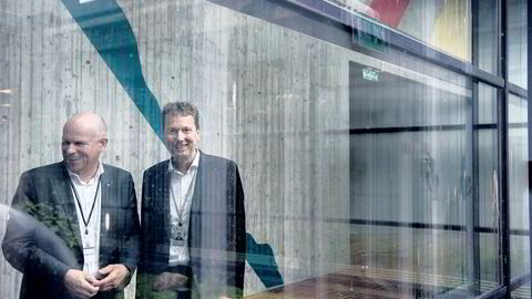 Norgessjef Arne Sigve Nylund (til venstre), og brønnoperasjonsansvarlig Kjetil Hove håper å få partnerne med på programmet til 50 milliarder kroner over 2018 og 2019. Her ved en brønnmodell i hovedkontoret fredag.