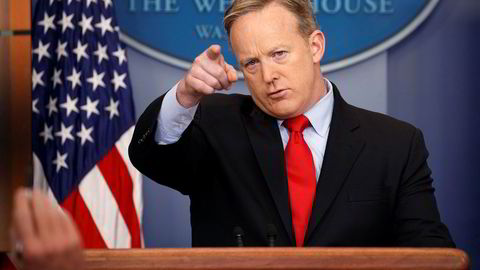 Talsmann Sean Spicer mener ordren er lovlig. En dommer i Washington er ikke enig.