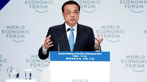 Kinas statsminister Li Keqiang forsøker å berolige utenlandske selskaper og investorer om at de fortsatt er velkomne i Kina – til tross for handelskrigen med USA.