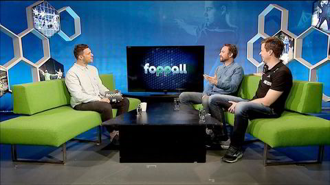Bernt Hulskers (i midten) rolle i VGTVs populære sportsprogram «Foppall» var noe av bakgrunnen for at han fikk kontrakt som ambassadør for spillselskapet NordicBet. Her med Jamel Rake (til venstre) og Jesper Mathisen. Skjermdump: VGTV
