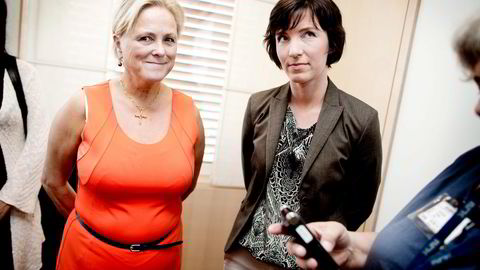 MULIGE ENDRINGER. Avdelingsdirektør Christine Hamnen (til høyre) i Kulturdepartementet leverer sin rapport til kulturminister Thorhild Widvey. Foto: Ida von Hanno Bast