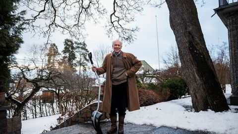 BI-professor Jørgen Randers (73) mener eldre må stå lengre i jobb i fremtiden. – Men jeg skjønner at de som har en tung eller fryktelig kjedelig jobb vil gå av tidlig, sier han.
