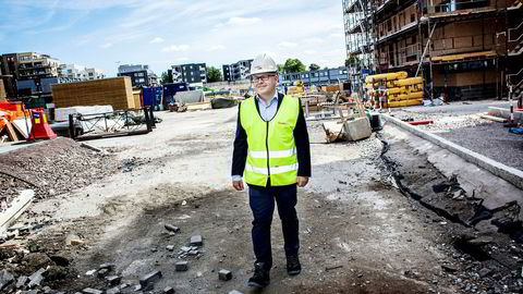 Administrerende direktør Baard Schumann i Selvaag Bolig tror på boligmarkedet, men vil likevel bygge færre boliger.
