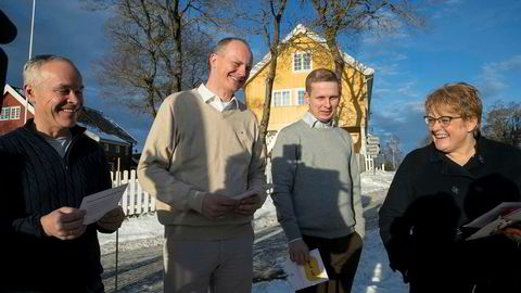 Uenige om spritsalg? Høyres nestleder Jan Tore Sanner, nestleder i Frp Ketil Solvik-Olsen, Erik Lunde fra KrF og Venstre-leder Trine Skei Grande under regjeringsforhandlingene på Granavolden Gjæstgiveri på Hadeland.