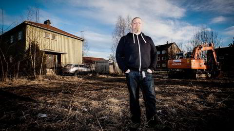 Huseier Kai Hansen ville vurdert flytting om han hadde fått tilbud om en erstatningsbolig. Nå er han fornøyd med tunnelen som blir bygget. Foto: