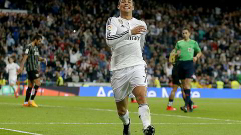 Real Madrids Cristiano Ronaldo feirer mål under fjorårets sesong - på sin sedvanlige måte. Foto: AP Photo/Andres Kudacki