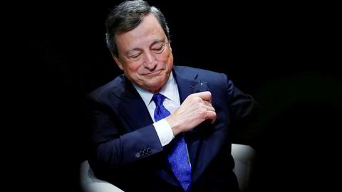 Det knyttes både forventing og usikkerhet til ECB-sjef Mario Draghis tale i Wyoming. Her er Draghi på et arrangement i Sveits i mai.
